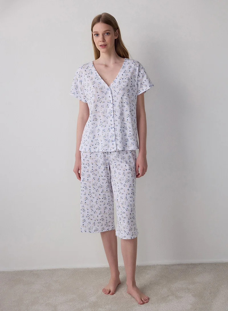 Penti Openwork Floral V-Neck Short Sleeve Capri Pajama Set